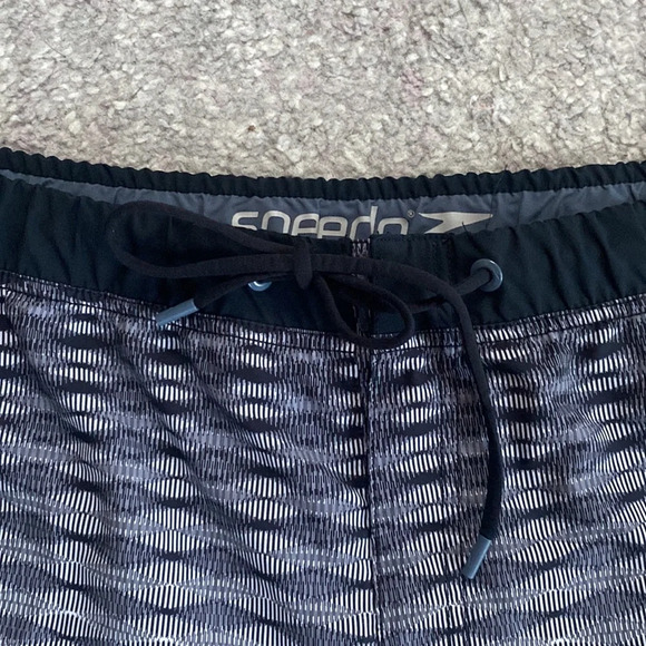 Speedo Men's Black White Ombre Print Swim Trunks Board Shorts Sz 38 - Picture 3 of 5